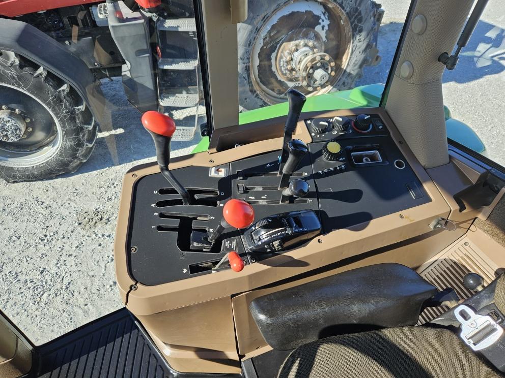 Image for 1996 John Deere 7200