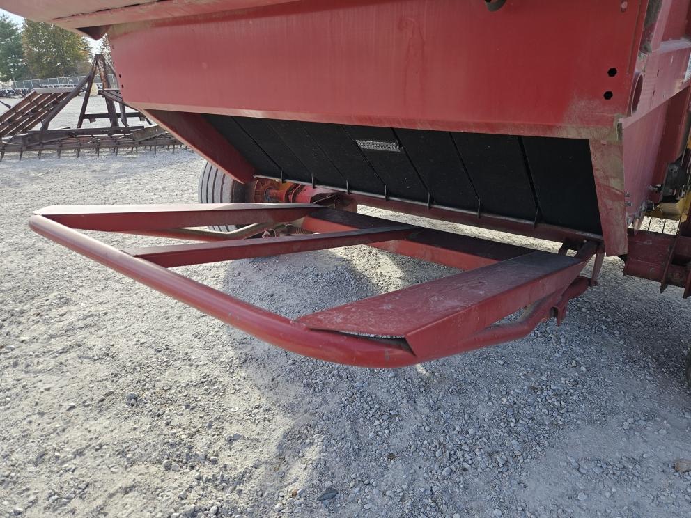 Image for 2012 New Holland BR7090