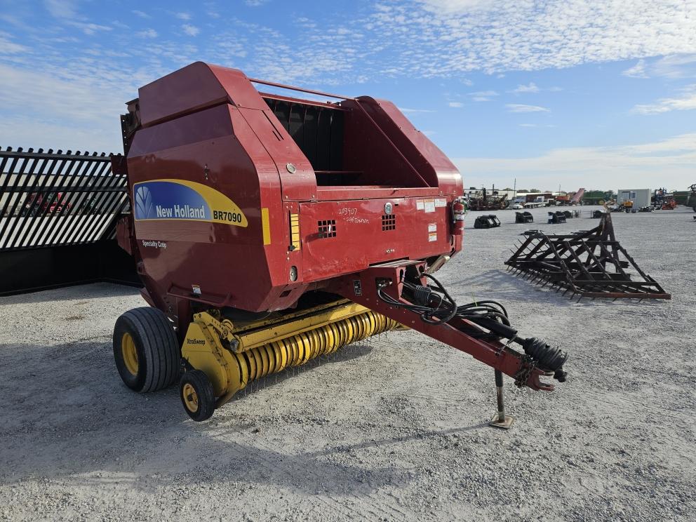 Image for 2012 New Holland BR7090