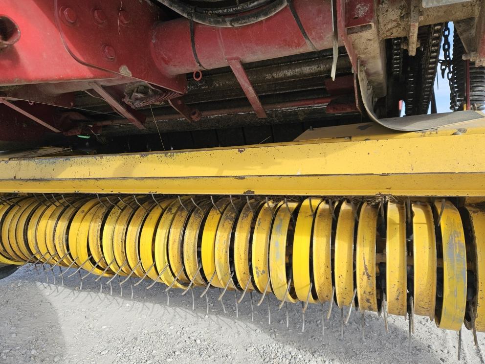 Image for 2012 New Holland BR7090