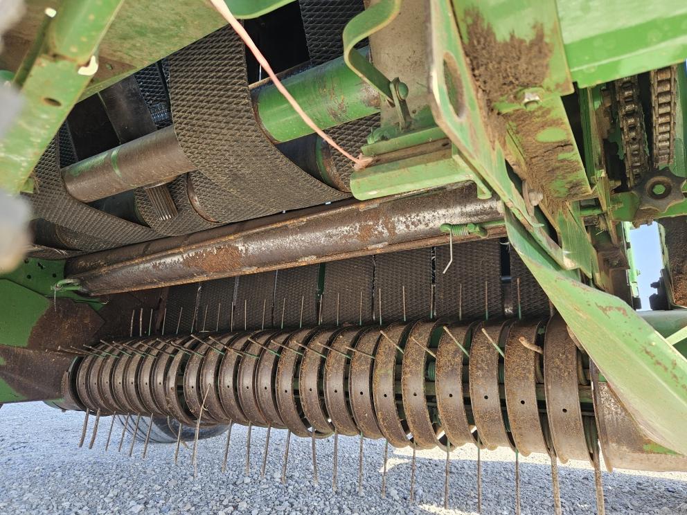 Image for 2001 John Deere 567