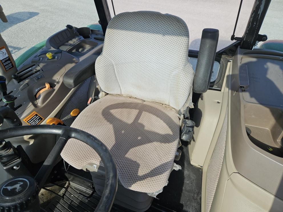 Image for 2016 John Deere 6105E