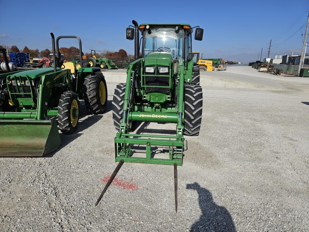 Image for 2016 John Deere 6105E