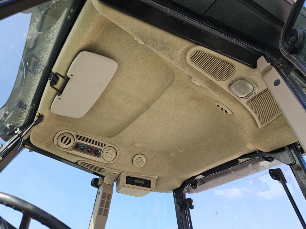 Image for 2016 John Deere 6105E