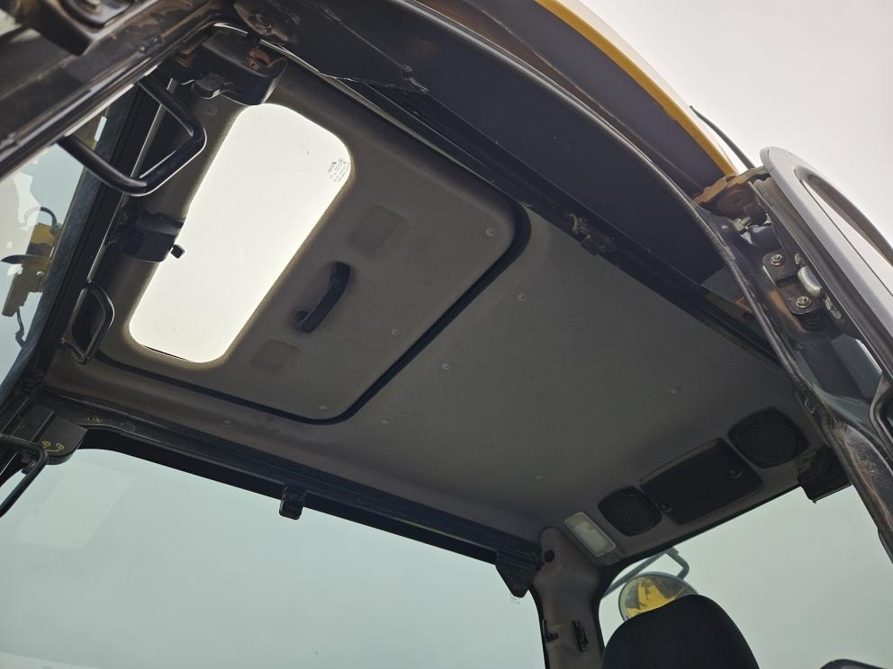 Image for 2022 Komatsu PC88MR-11