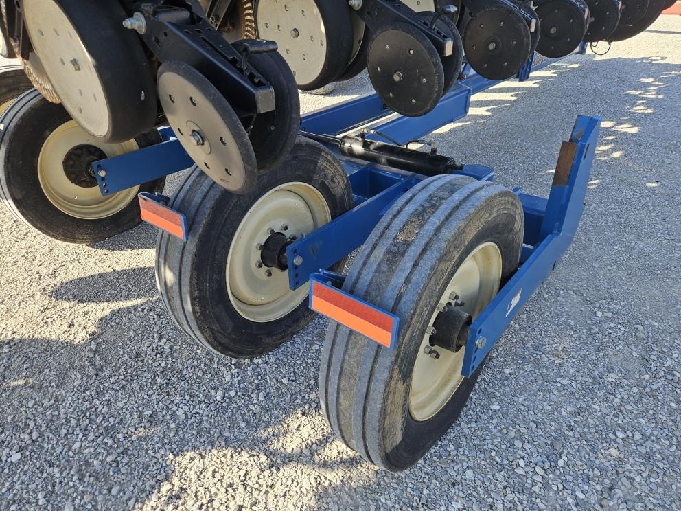 Image for 2012 Kinze 3600