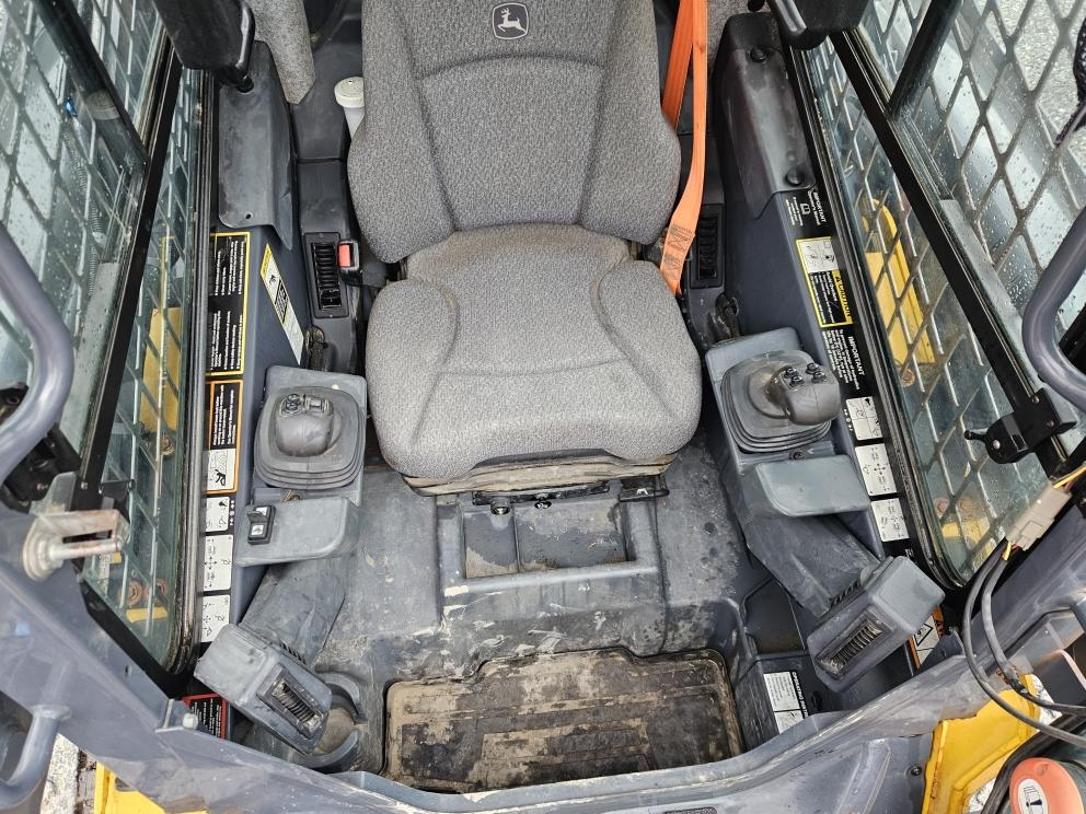 Image for 2021 John Deere 325G