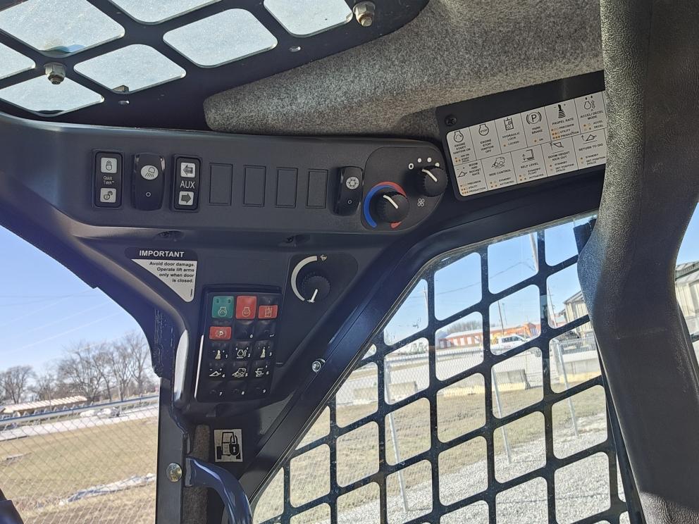 Image for 2021 John Deere 325G