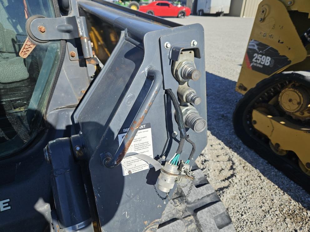 Image for 2021 John Deere 325G