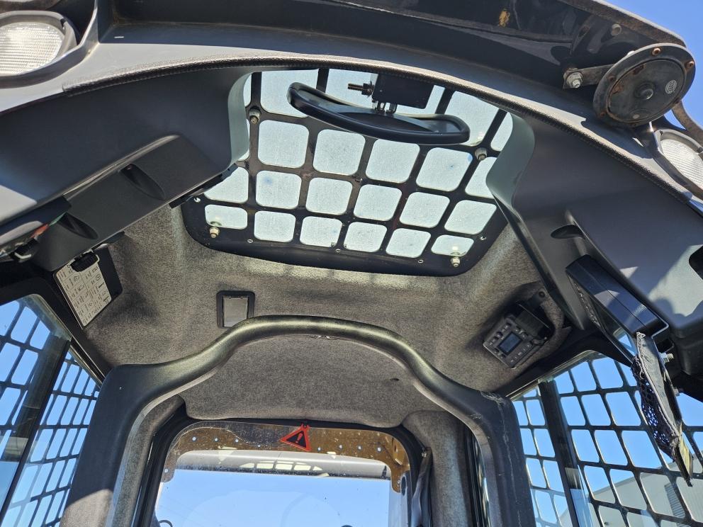 Image for 2021 John Deere 325G