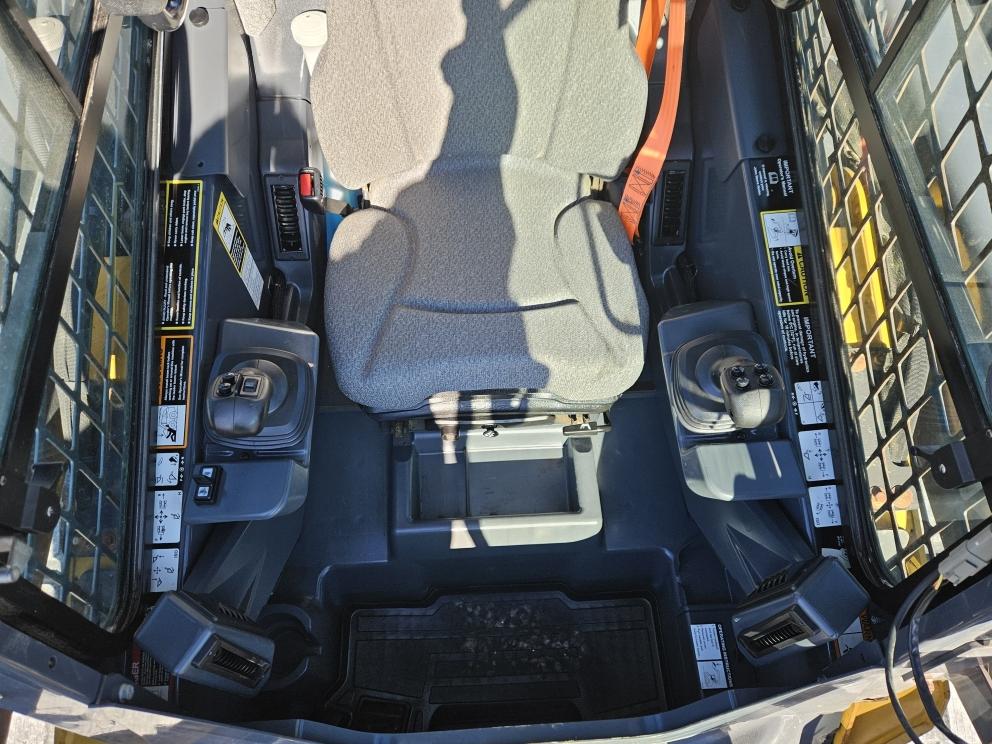 Image for 2021 John Deere 325G