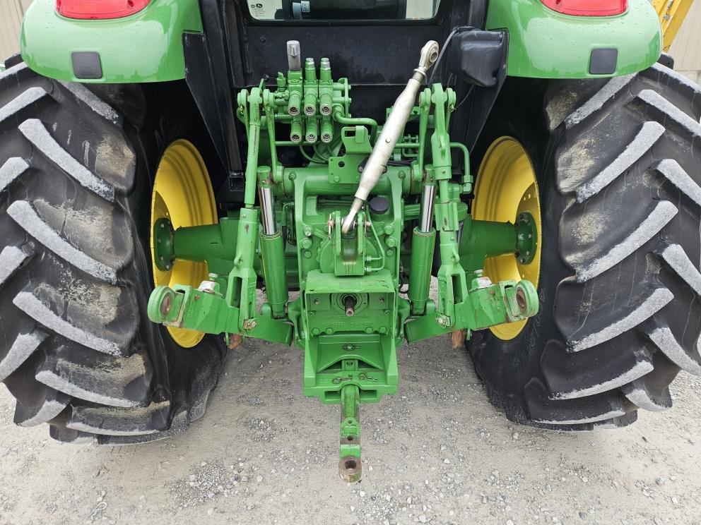 Image for 2017 John Deere 6120E