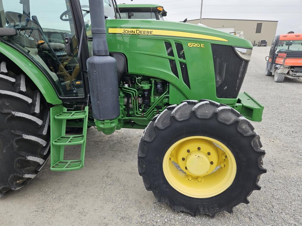 Image for 2017 John Deere 6120E