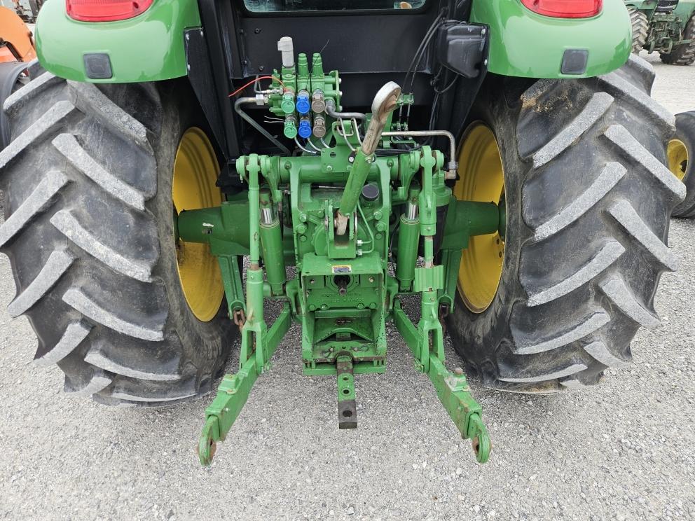 Image for 2016 John Deere 6120E