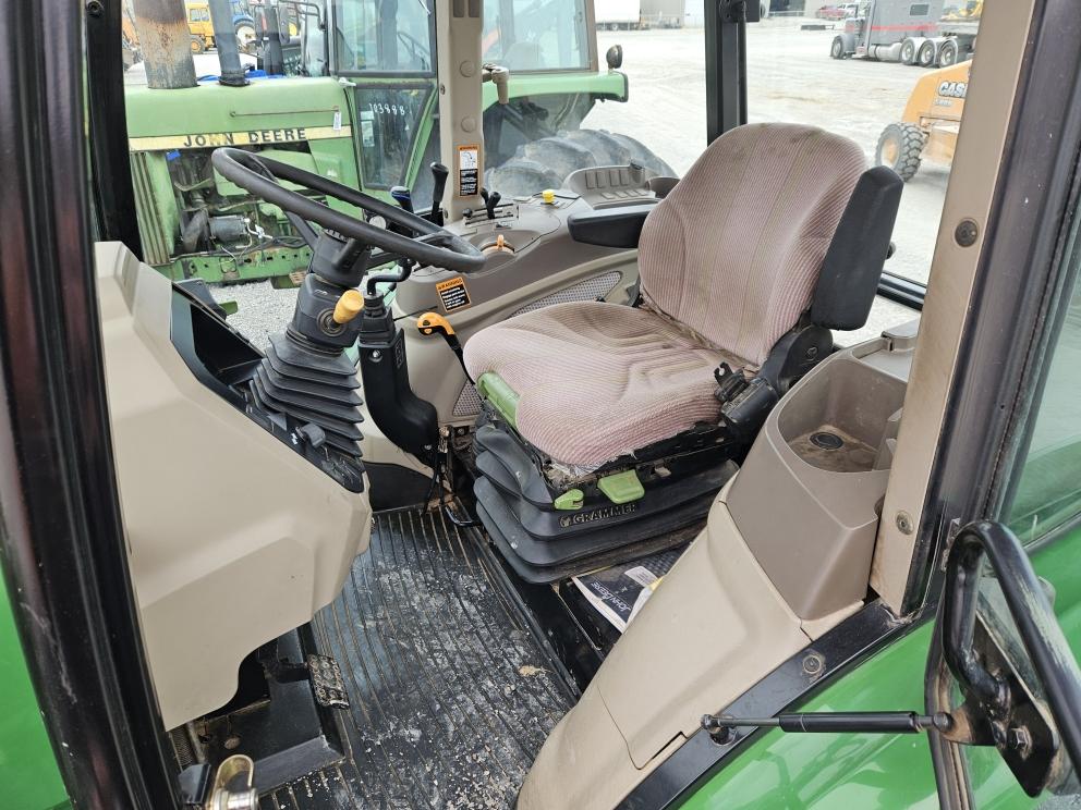 Image for 2016 John Deere 6120E