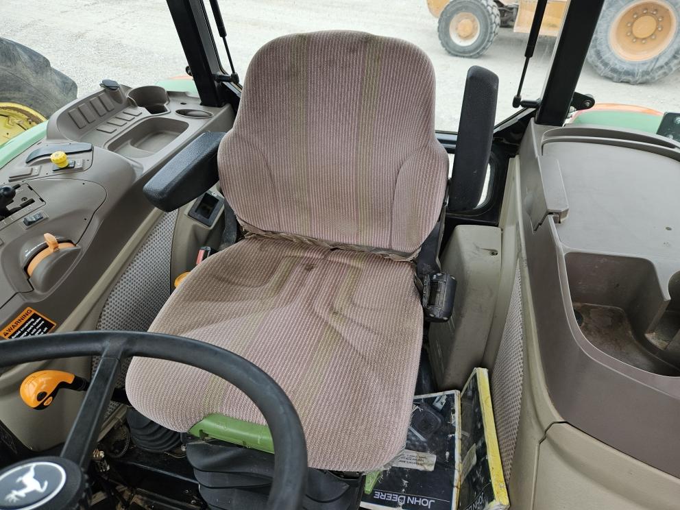 Image for 2016 John Deere 6120E