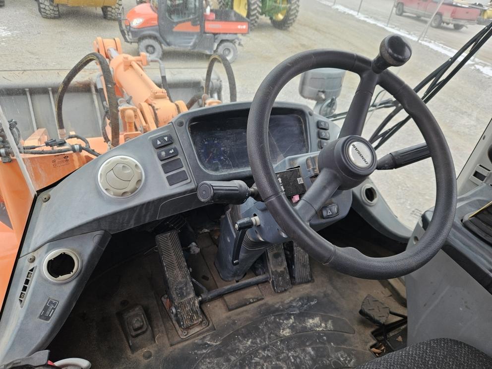 Image for 2015 Doosan DL220-3