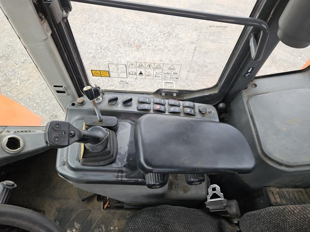 Image for 2015 Doosan DL220-3