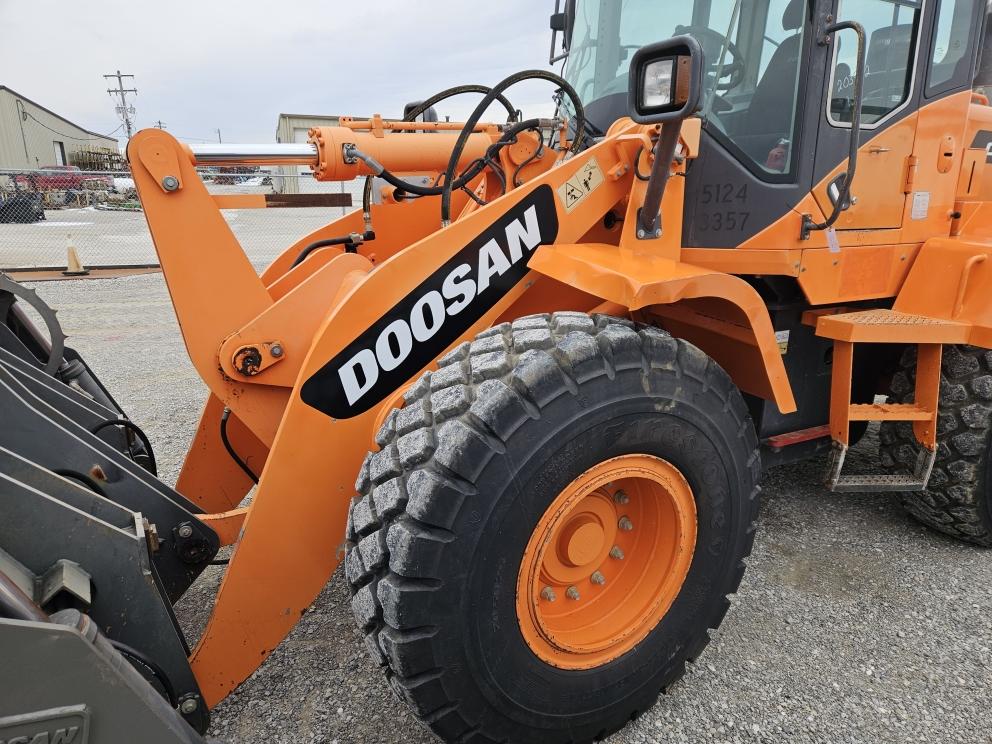 Image for 2015 Doosan DL220-3