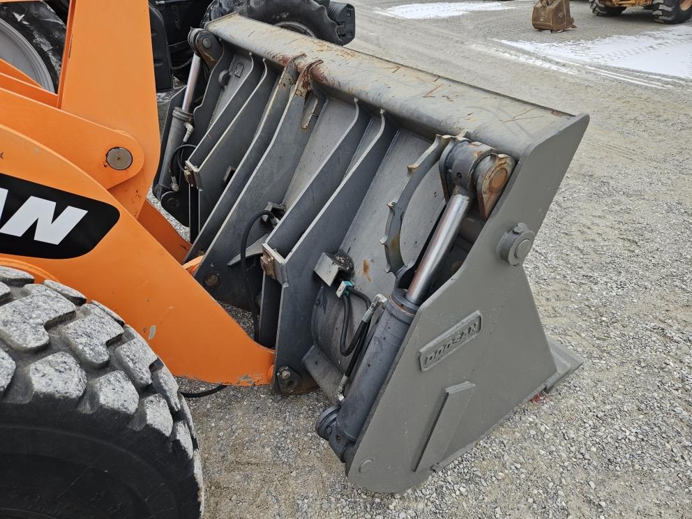 Image for 2015 Doosan DL220-3