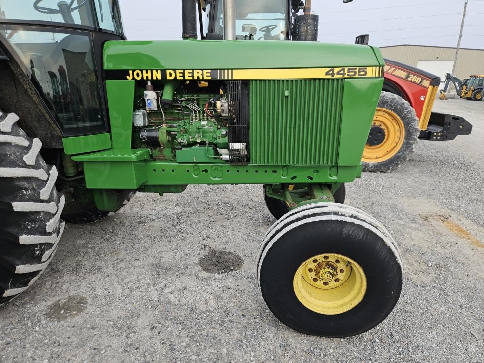 Image for 1989 John Deere 4455