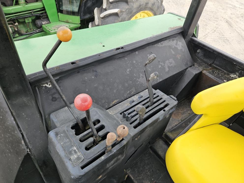 Image for 1991 John Deere 3255