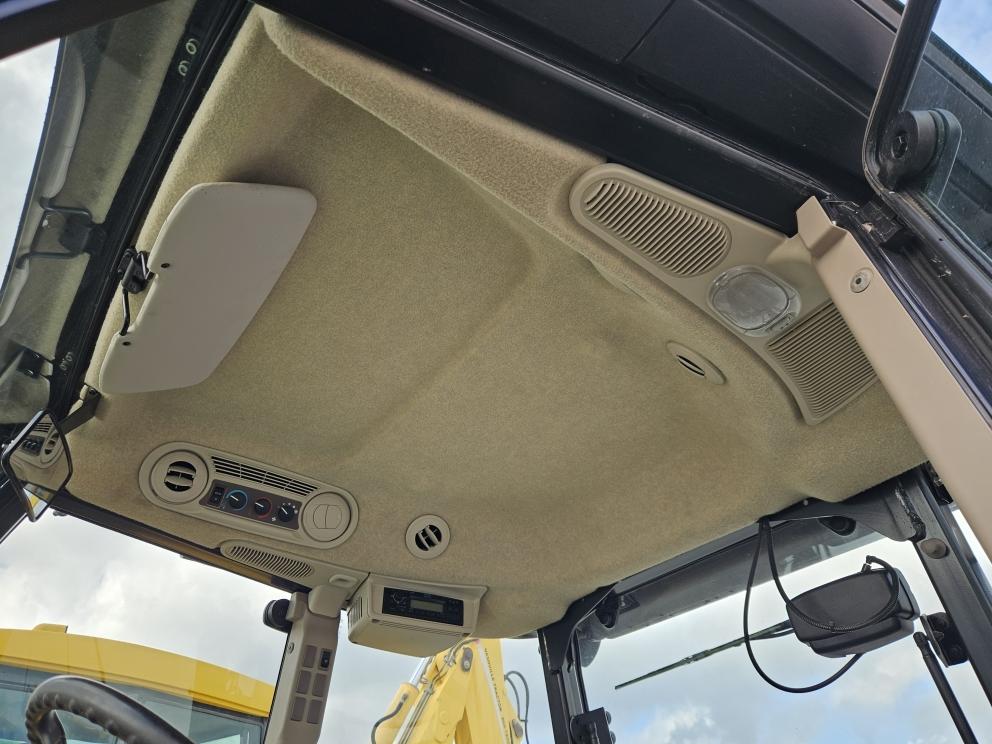 Image for 2021 John Deere 6120E