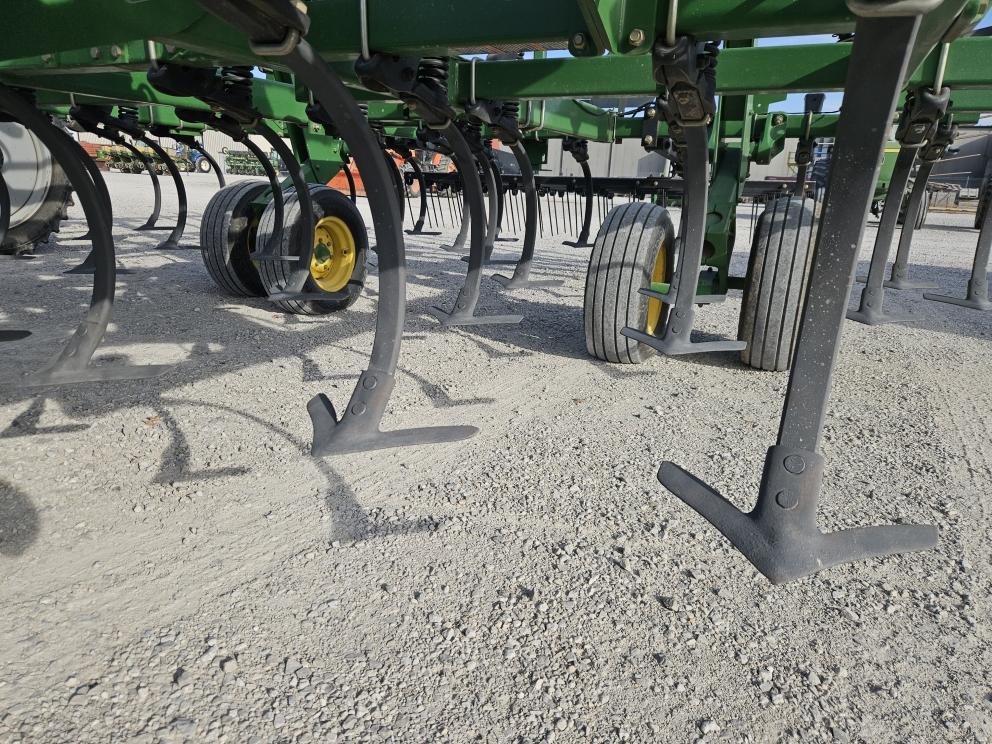 Image for 2010 John Deere 2210