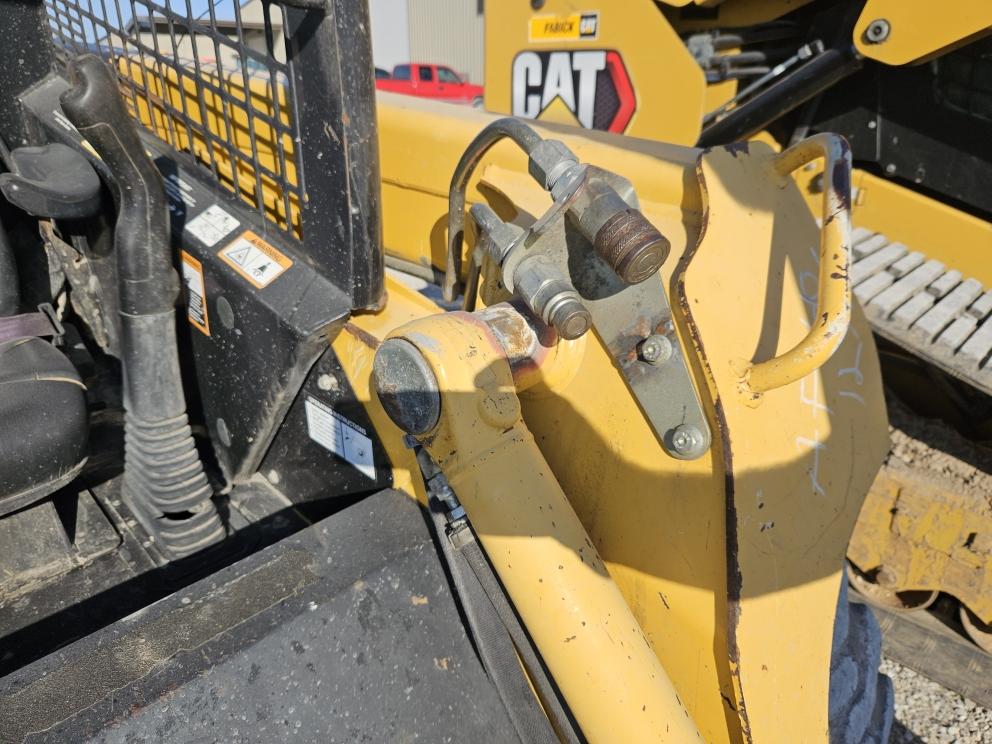 Image for 2012 John Deere 320