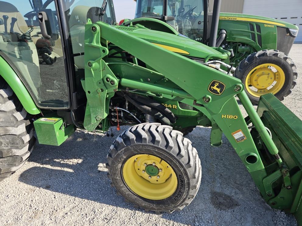 Image for 2014 John Deere 4044R