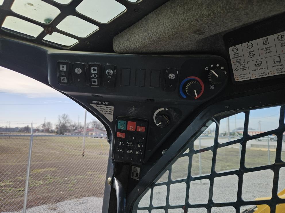 Image for 2020 John Deere 325G