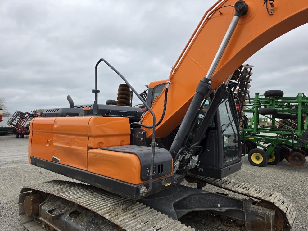 Image for 2022 Doosan DX225 LC-7M