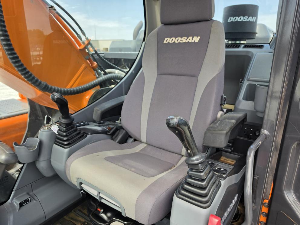 Image for 2022 Doosan DX225 LC-7M
