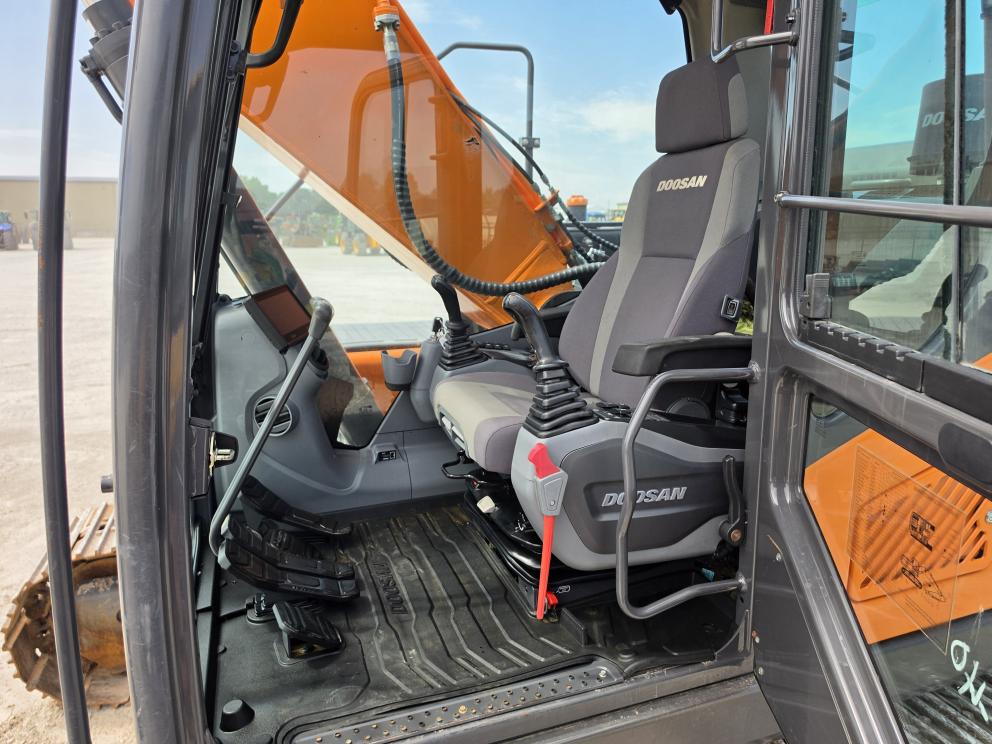 Image for 2022 Doosan DX225 LC-7M