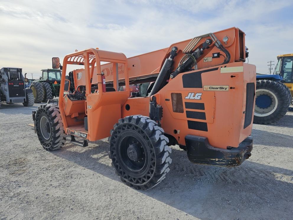 Image for 2017 JLG 8042