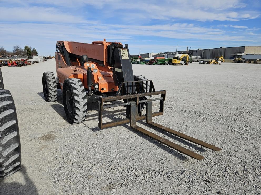 Image for 2017 JLG 8042