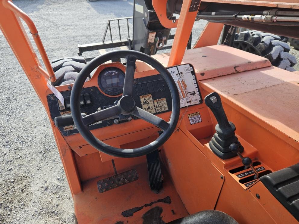 Image for 2017 JLG 8042