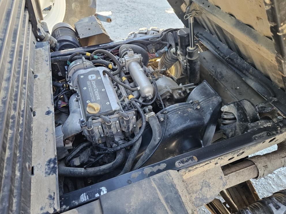 Image for 2023 John Deere XUV835R