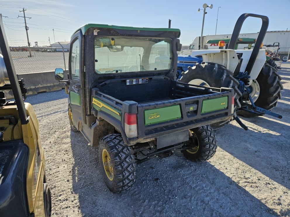 Image for 2023 John Deere XUV835R