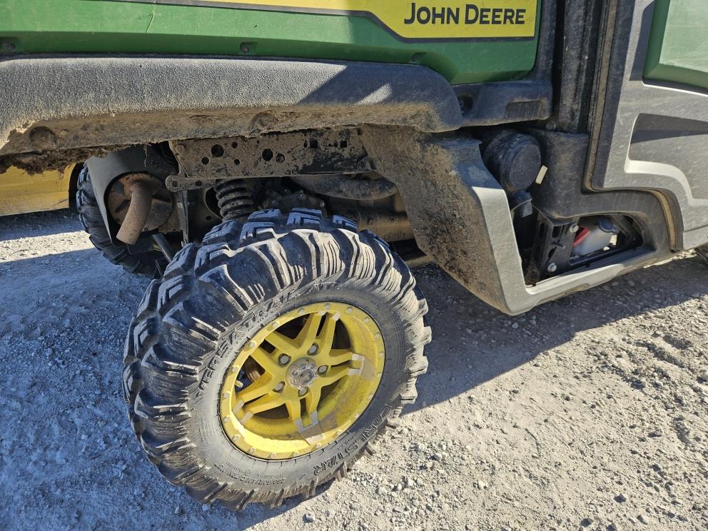 Image for 2023 John Deere XUV835R
