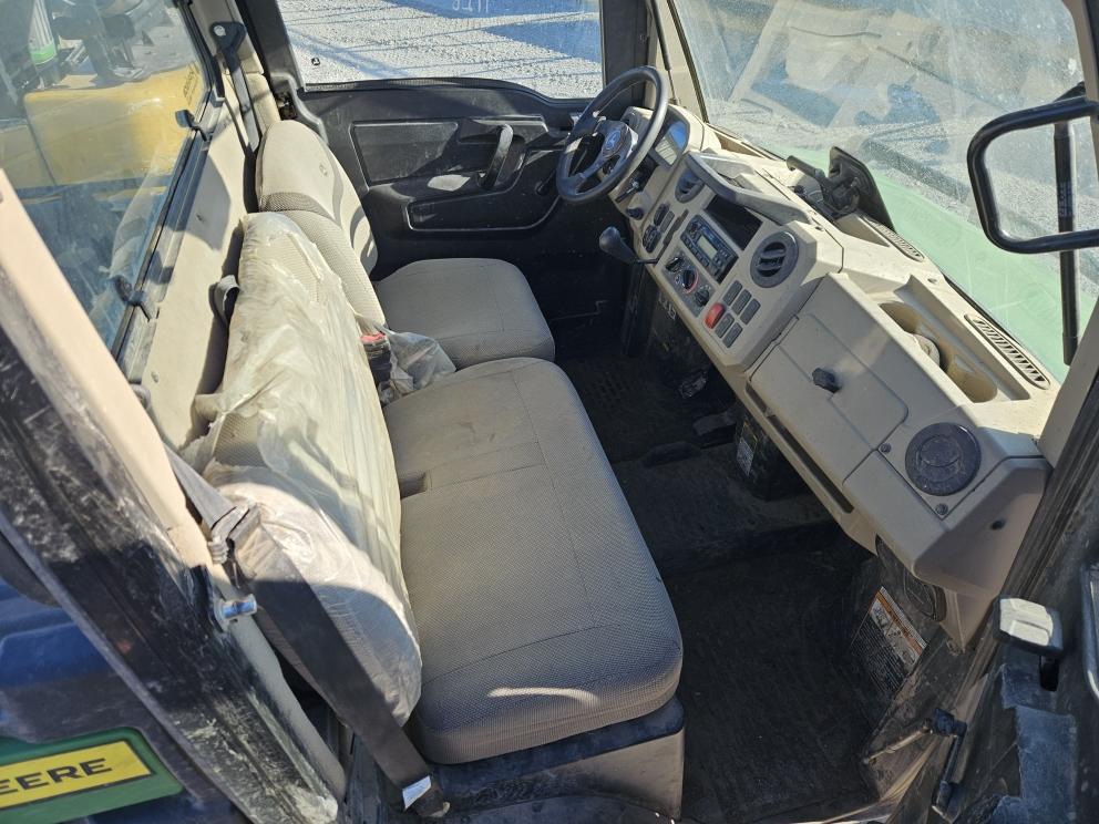 Image for 2023 John Deere XUV835R