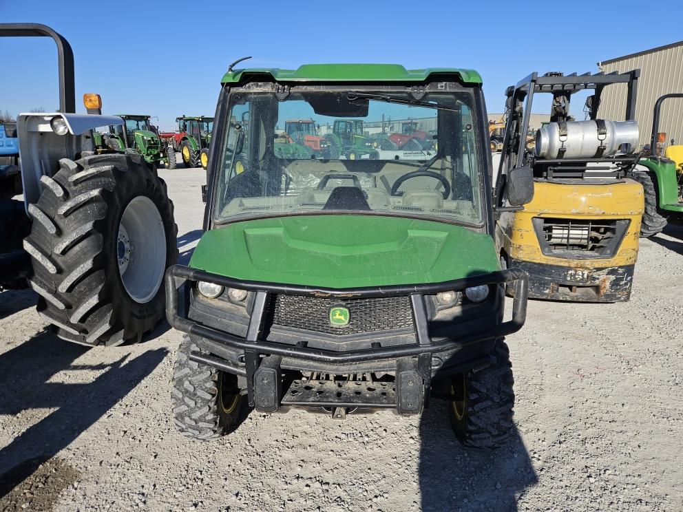 Image for 2023 John Deere XUV835R