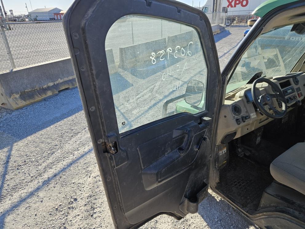 Image for 2023 John Deere XUV835R