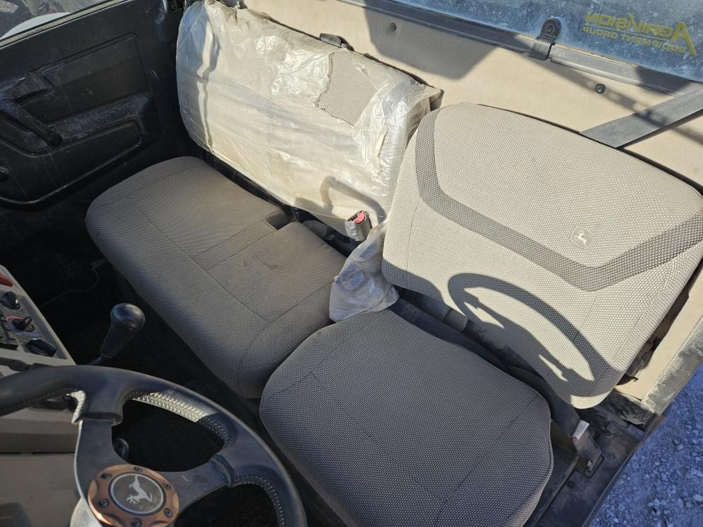 Image for 2023 John Deere XUV835R