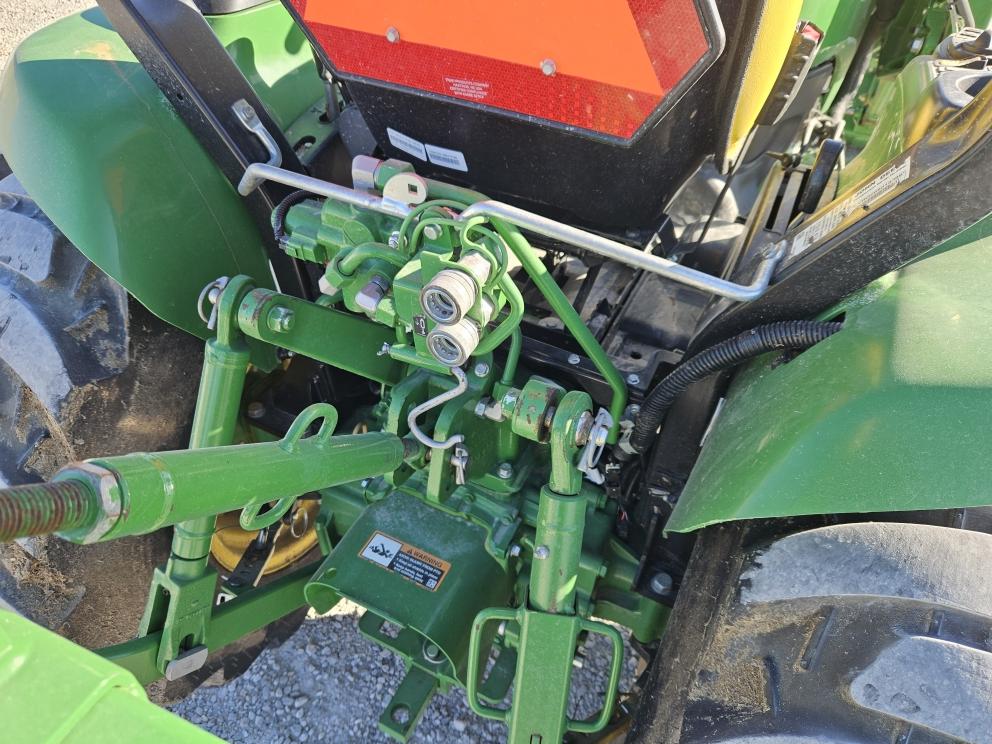 Image for 2023 John Deere 3033R