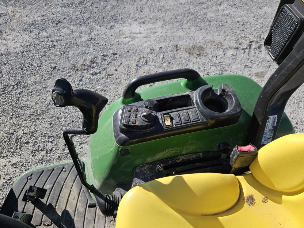 Image for 2023 John Deere 3033R