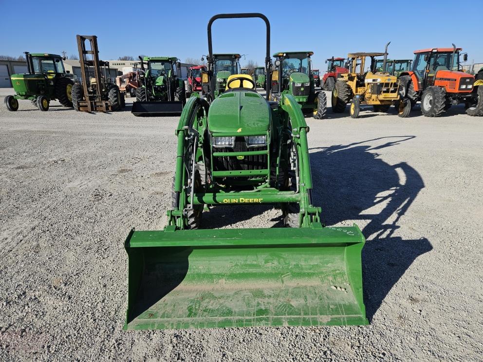 Image for 2023 John Deere 3033R