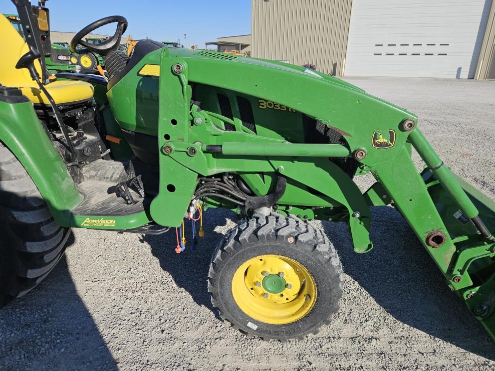 Image for 2023 John Deere 3033R