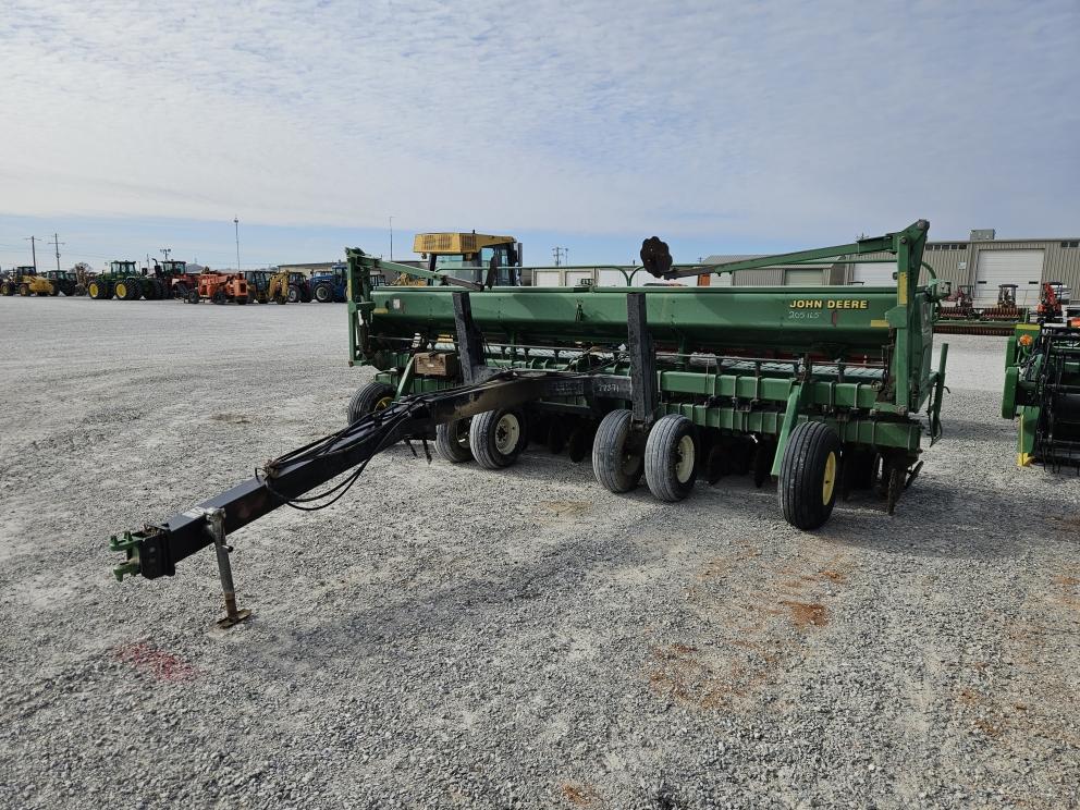 Image for 2001 John Deere 1530