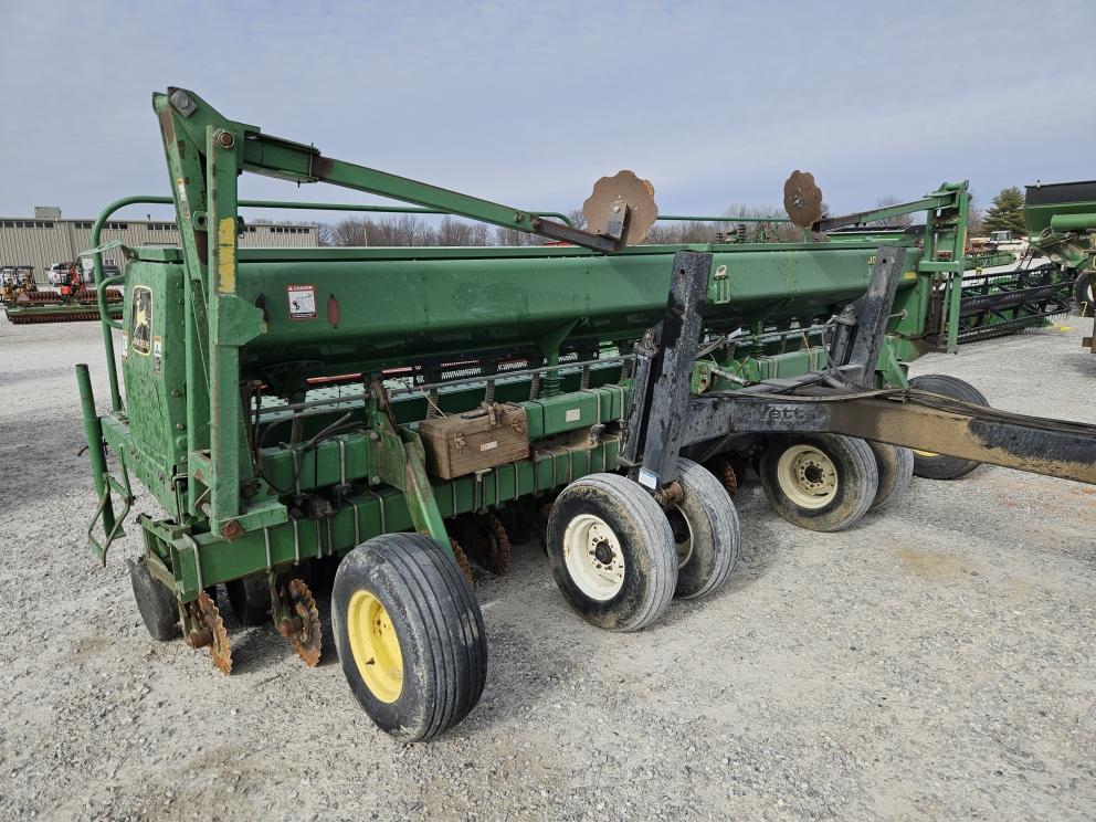 Image for 2001 John Deere 1530
